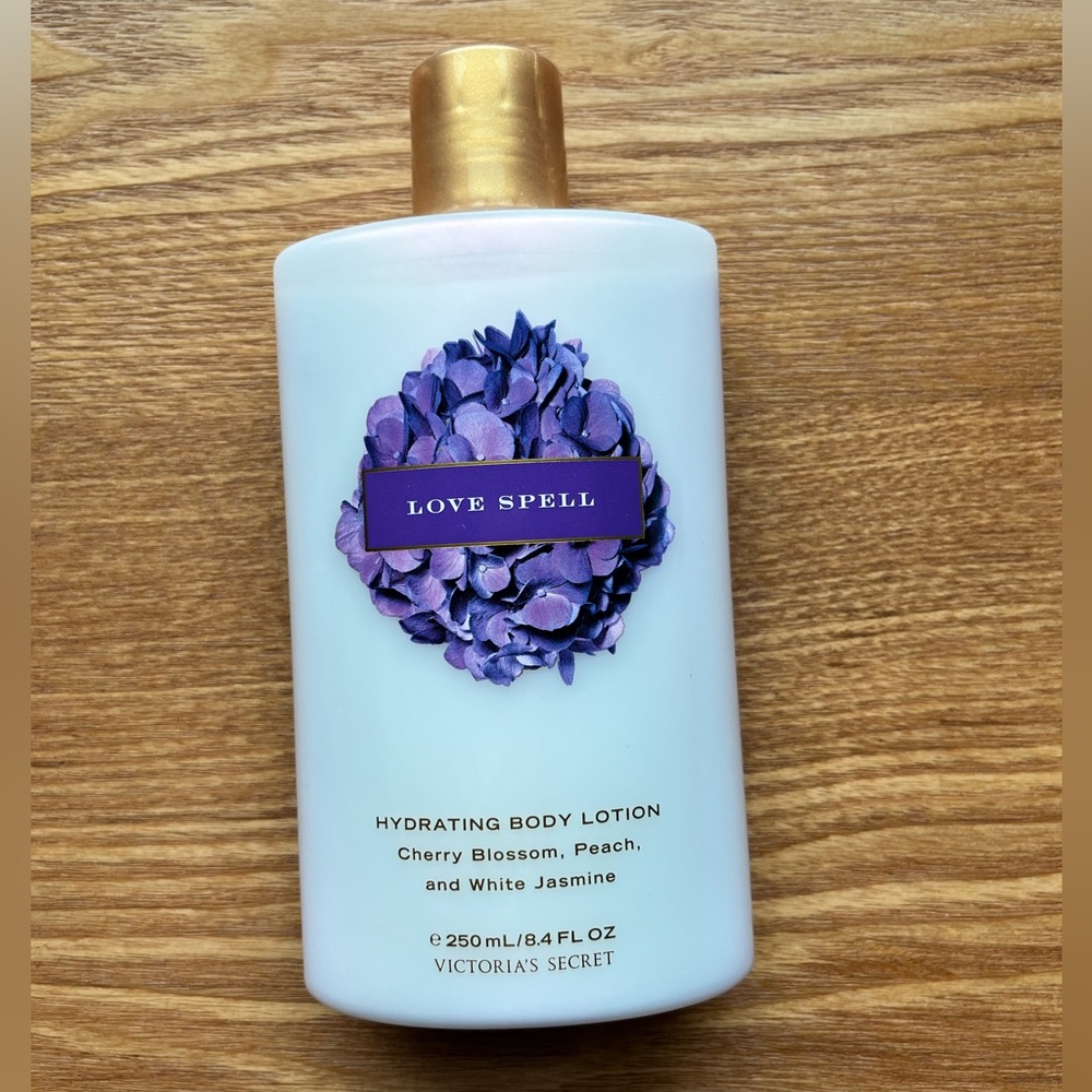 Victoria's Secret Love Spell Hydrating Body Lotion - Purple and White